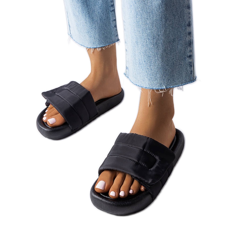 BM Svarta tofflor med kardborre från Aleron