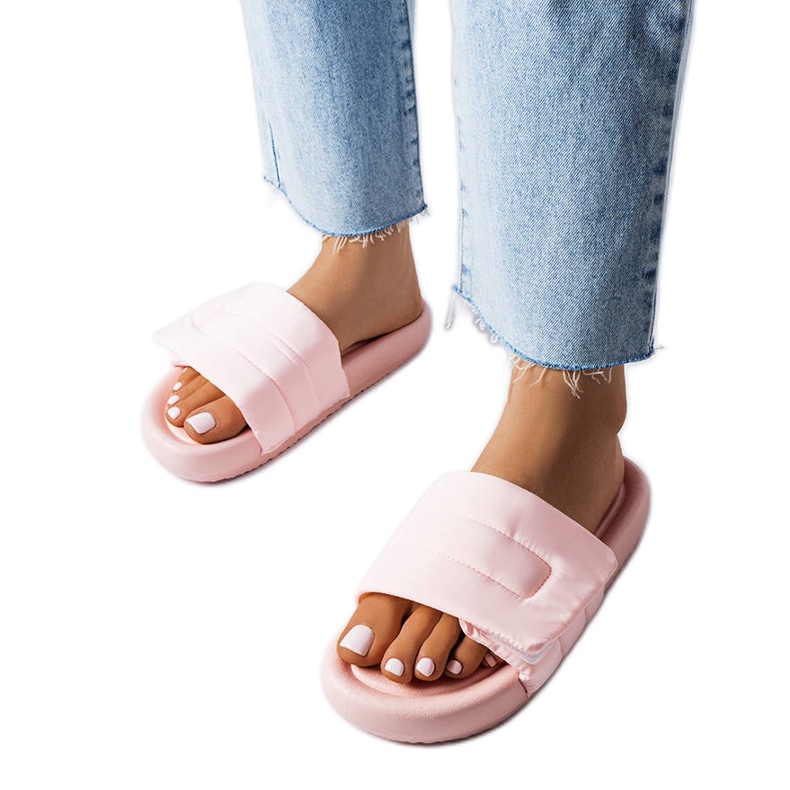 BM Rosa tofflor med kardborreband från Aleron