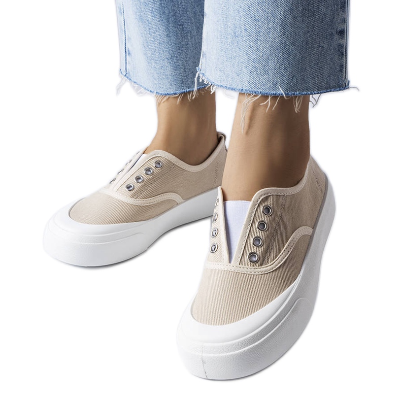 Beiga slip-on sneakers från Rabican beige