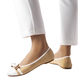 Vita och beiga ballerinor med rosett från Dufour beige