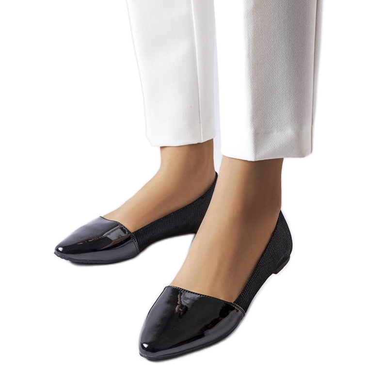 Svarta eleganta ballerinor från Riel