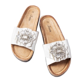 Vita tofflor med korksula från Roy