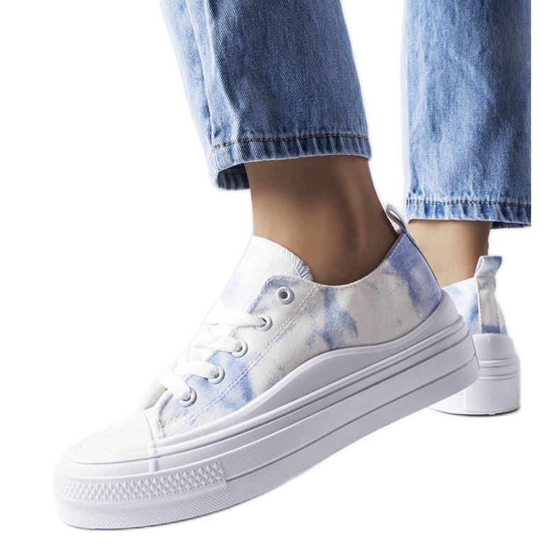 Vita och blåa sneakers från Rocheleau