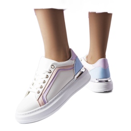 Vita sneakers med tjock sula från Soucy