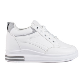 Vita sneakers med dold kil från Shelovet