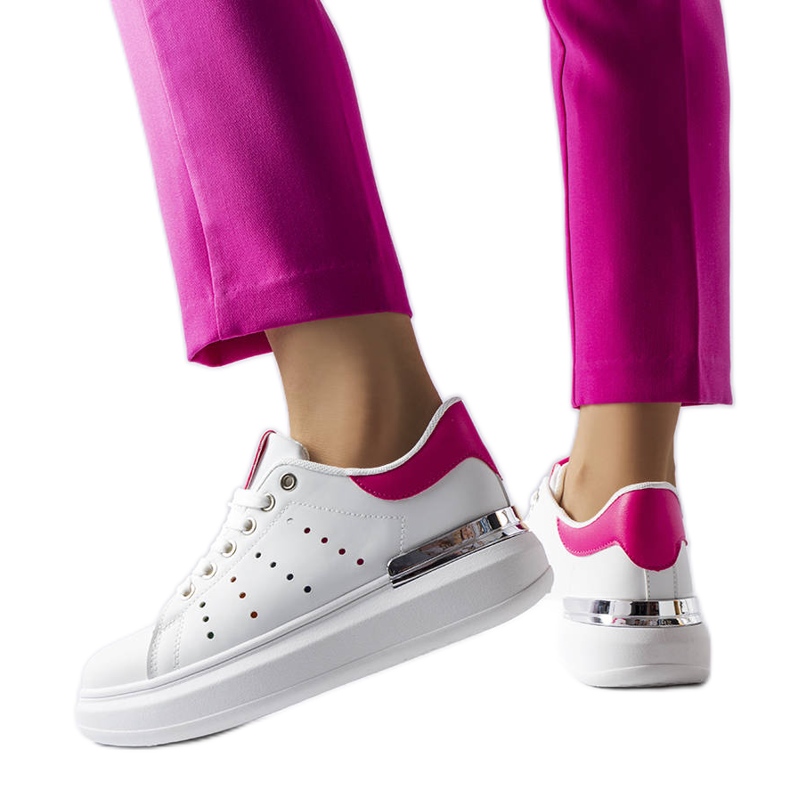 Vita sneakers med färgad Chalut-perforering