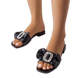 Svarta eleganta flip-flops med strass från Fifi