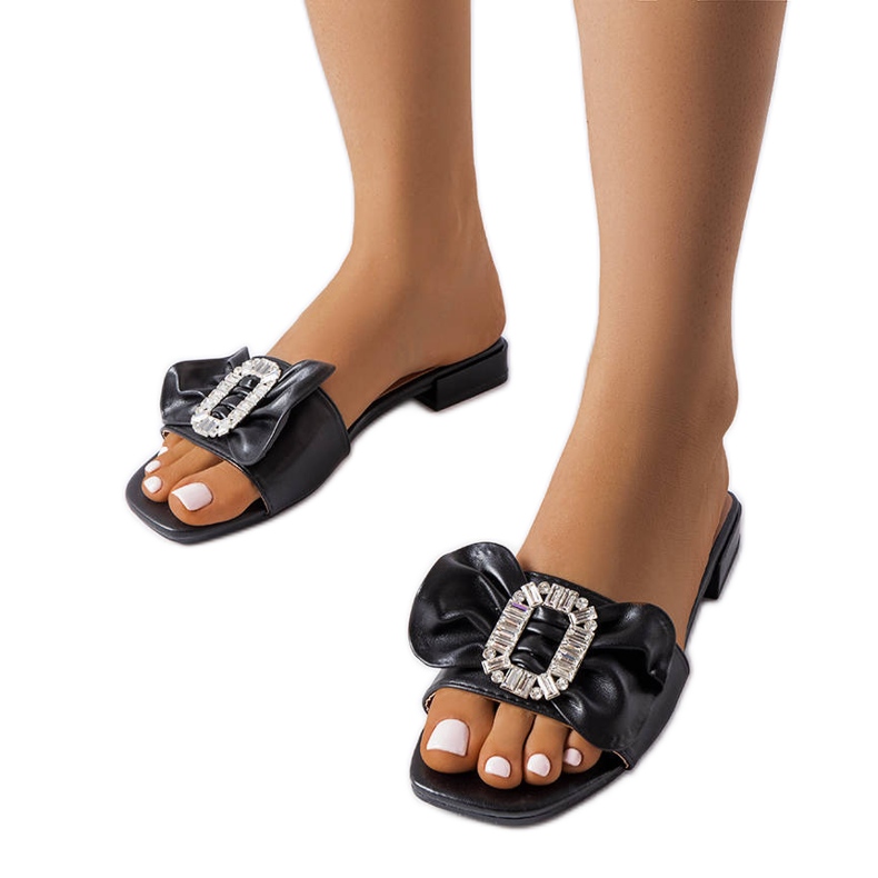 Svarta eleganta flip-flops med strass från Fifi