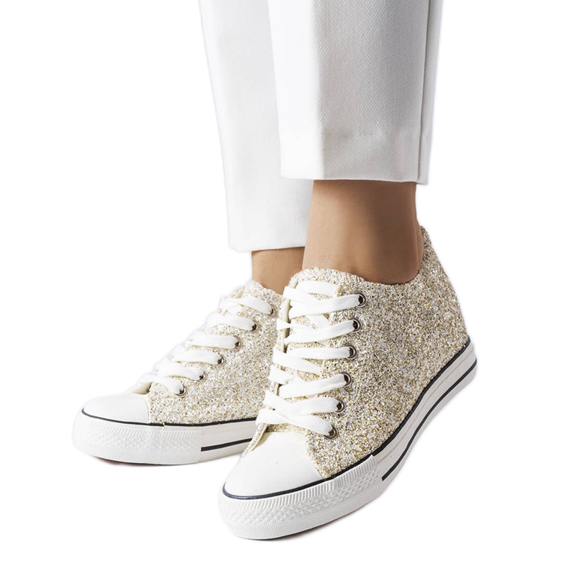 Guldsneakers med låg kil från Garceau gyllene