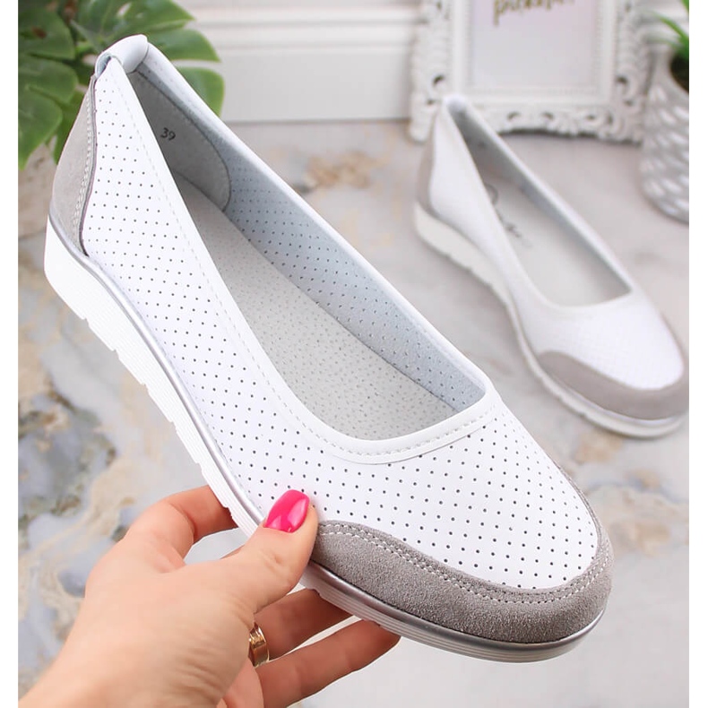 Genombrutna ballerinor i vitt läder för kvinnor Filippo DP4524