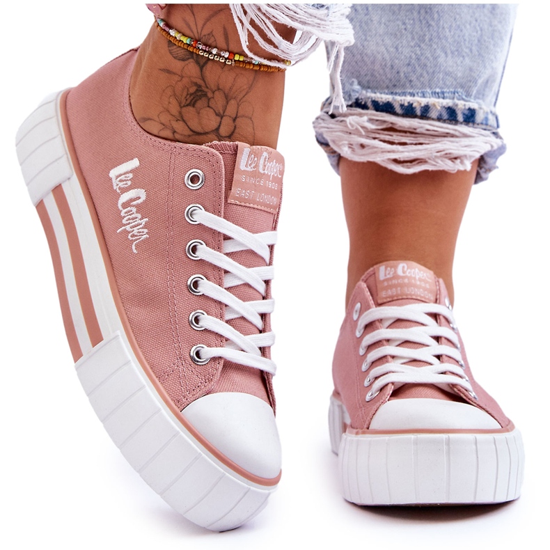 Sneakers för damer på plattformen Lee Cooper LCW-23-31-1804L Rosa