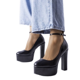 Svarta högklackade pumps från Hervé