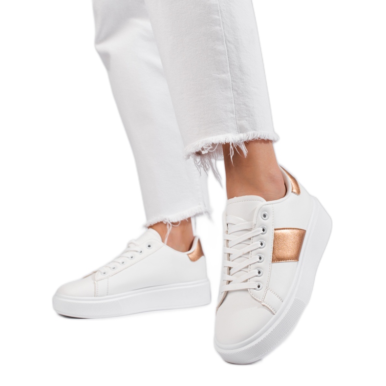 Vita damsneakers på Shelovet-plattformen