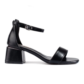 Svarta klassiska lågklackade sandaler från Vinceza