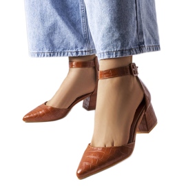 Bruna klackpumps från Laliberté