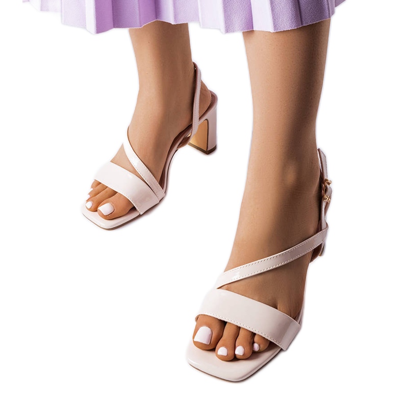 Beaulac lacksandaler i beige