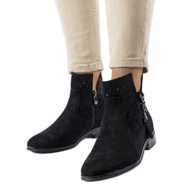 Svarta stövlar med genombrutna inlägg från Vinceza