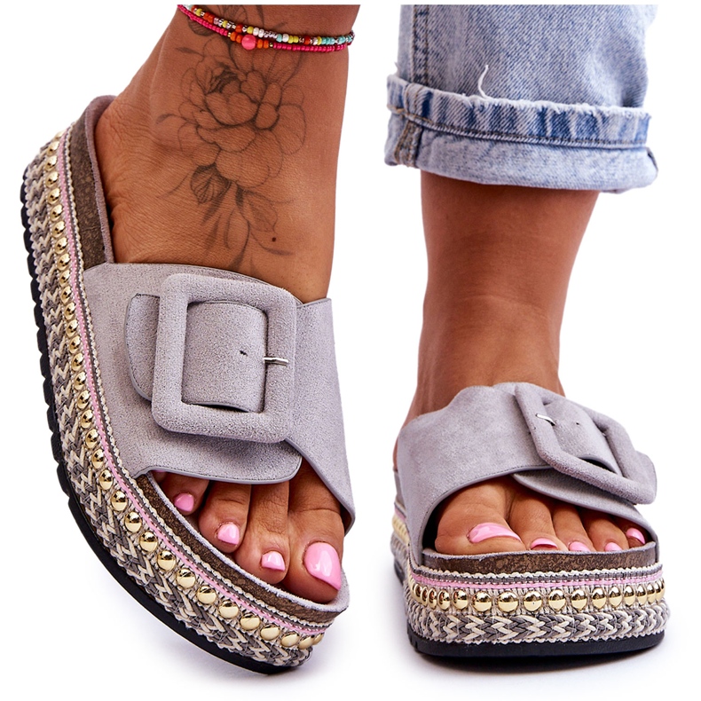 Damsandaler På En Dekorerad Plattform Grå Joyce