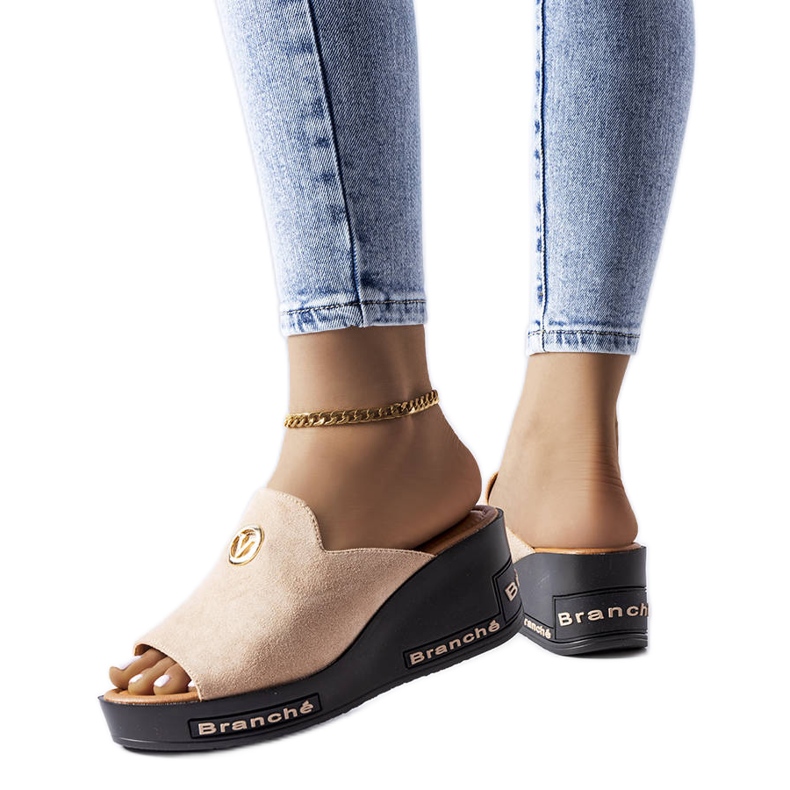 Vinceza Beige sandaler med hög kil från Vincez