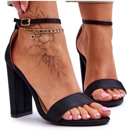 Satin högklackade sandaler Svart Linsy