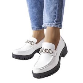 Vita loafers med traktorsulor från Faiz