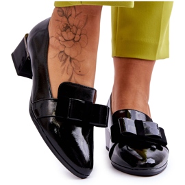 Vinceza Fashionabla lackläderpumpar med dekorativ rosett Shira Black svart