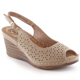 Bekväma damsandaler på kilen med zirkoner beige eVento 0972