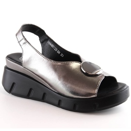 Damsandaler i läder på kilen och metallisk plattform Filippo DS4457 grå