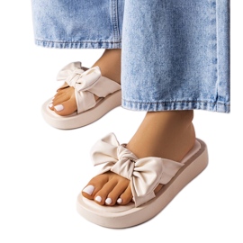 Beiga platåsandaler med rosett från Edvard beige