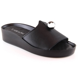 Damtofflor i svart läder T.Sokolski L22-312