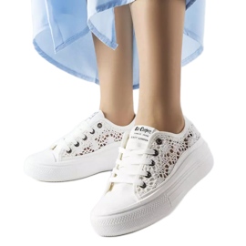 Vita genombrutna sneakers från Lee Cooper LCW-23-44-1617