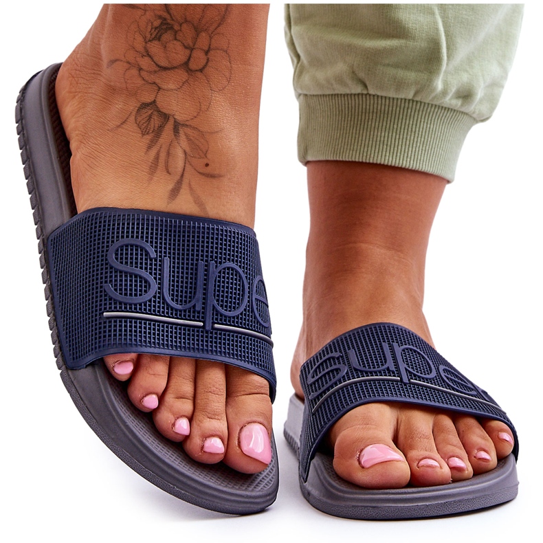 Lätta damtofflor med maringrå glad inskription blå