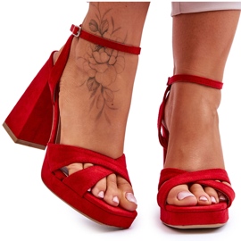 Röda kraftfulla mockasandaler med fyrkantig klack