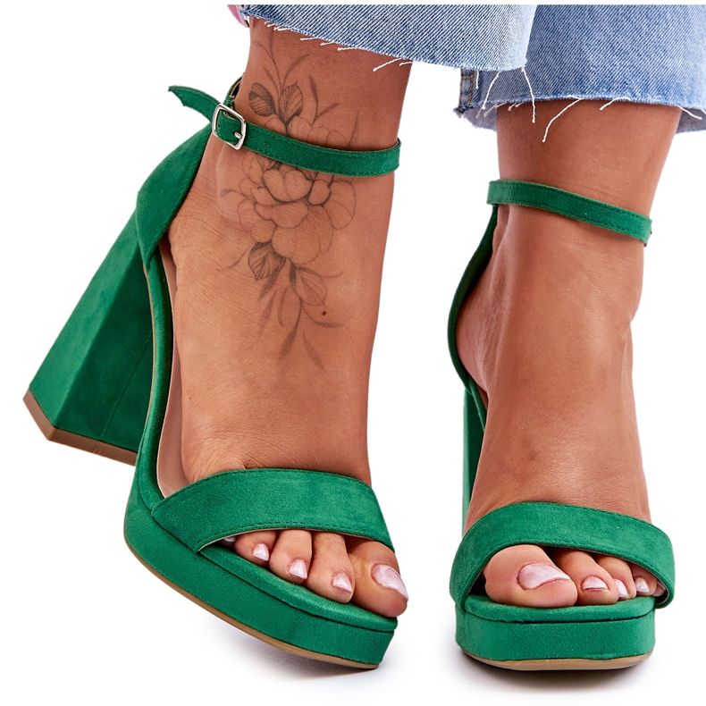 Trendiga mockagröna Merila sandaler med fyrkantig klack