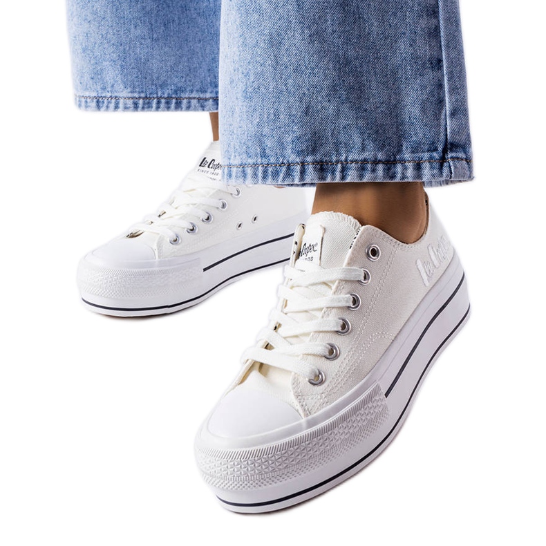 Vita sneakers från Lee Cooper LCW-22-31-0842L