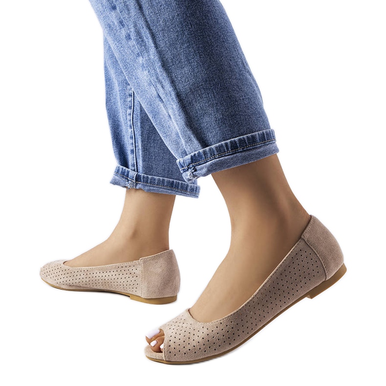 Beiga genombrutna ballerinor från Agate beige