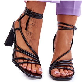 Fashionabla Tessoro sandaler med svarta klackar