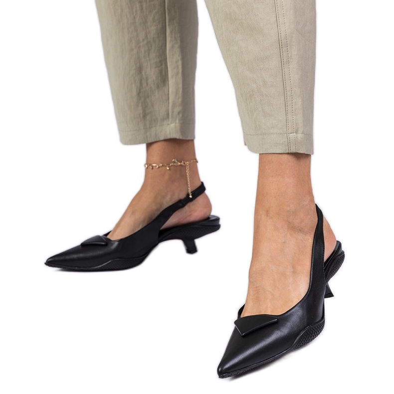 Svarta sandaler med låg klack från Gougeon