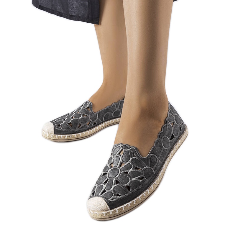 Gråa genombrutna espadrillor från Lamarre