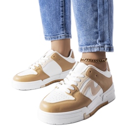 Bruna stövlar med tjockare sula från Harter beige