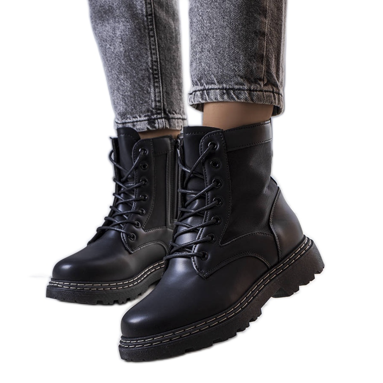 Svarta isolerade stövlar från Krylo