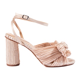 Shelovet beige högklackade sandaler i textil