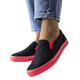 Svarta quiltade slip-on sneakers från Balsamo