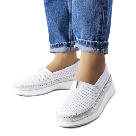 Gråa genombrutna skor från Noruega