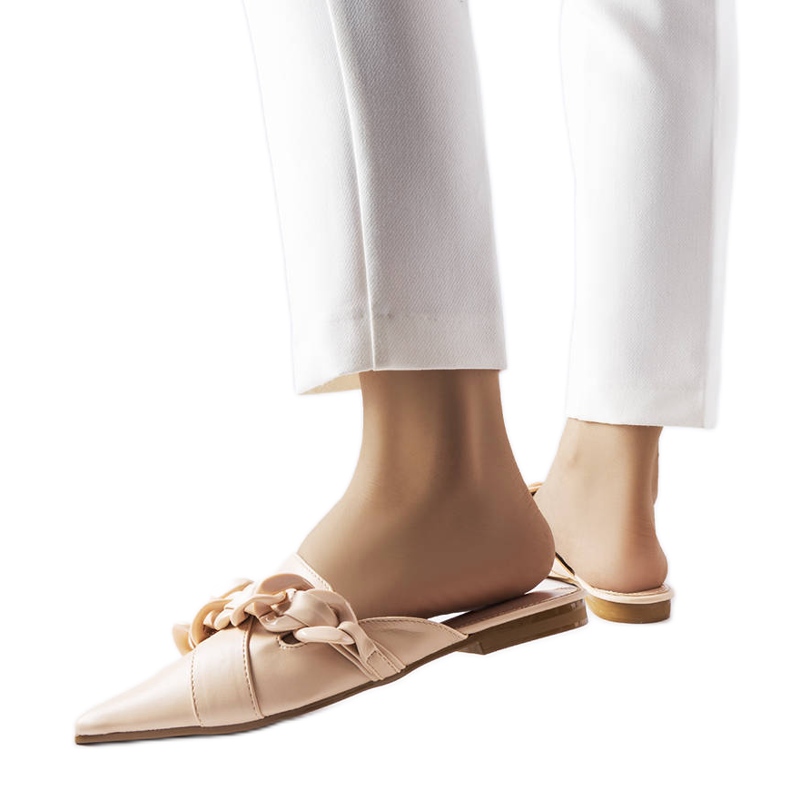 Beige eleganta sandaler med kedja från Patenaude