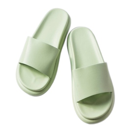 Gröna tofflor på Paquette-plattformen