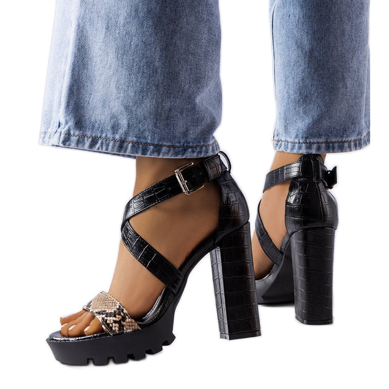 Bruna sandaler med ormtryck från Trépanier