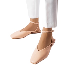 Rosa sandaler med stängd tå