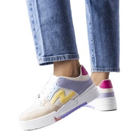 Beige stövlar med tjockare sula från Harter