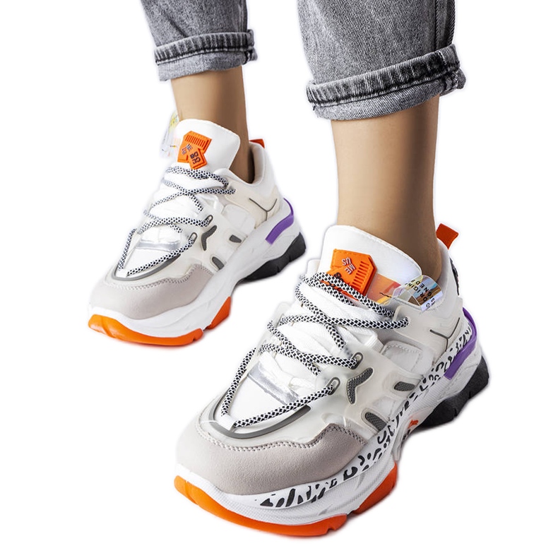 Vita sneakers av kombinerade material från Donalina